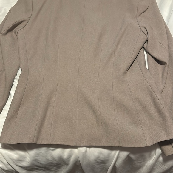 Light Taupe suit with matching buttons - Picture 5 of 6